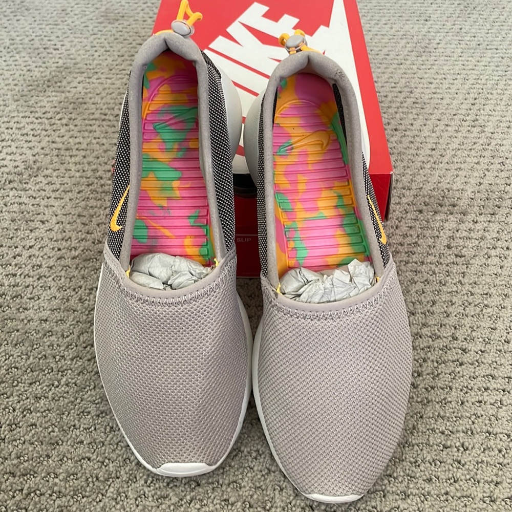 Nike Rosherun Slip in Size 7